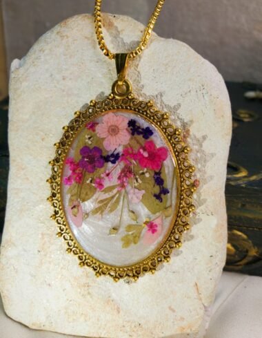 Zar‑e‑Rangrez White Multi Floral Pendant – handmade gold flower bouquet pendant, featured view
