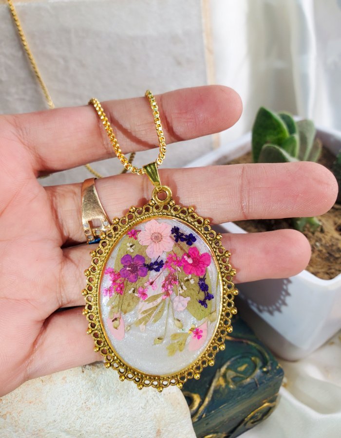 Zar‑e‑Rangrez White Multi Floral Pendant – handmade gold flower bouquet pendant, held in hand to show size